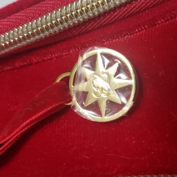 New Estee Lauder Big Red Velvet Makeup Case Holiday Edition - Picture 2 of 5